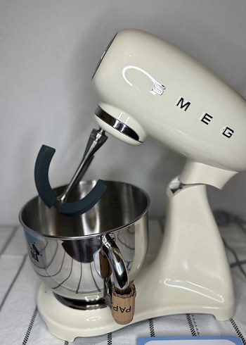 Diğer Smeg Krem Renk Hamur Yoğurma Makinesi