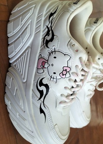 Bershka lisanslı hello kitty ayakkabı