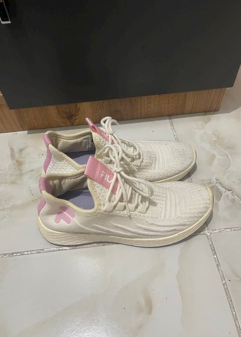 Fila Beyaz Bağcıklı Stiletto Topuklu Kadın Spor Ayakkabı