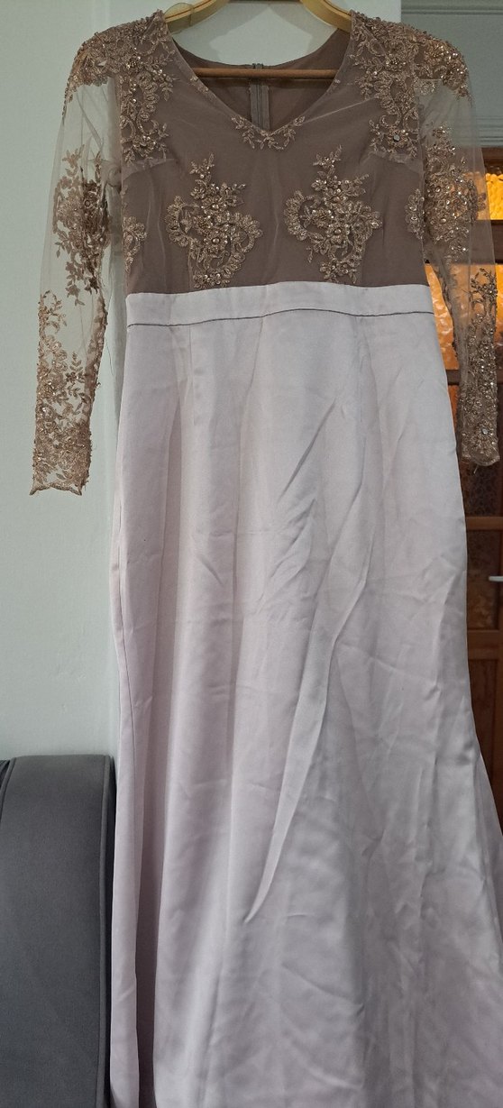 Dantel İşlemeli V Yakalı Uzun Abiye Elbise - Görsel 3