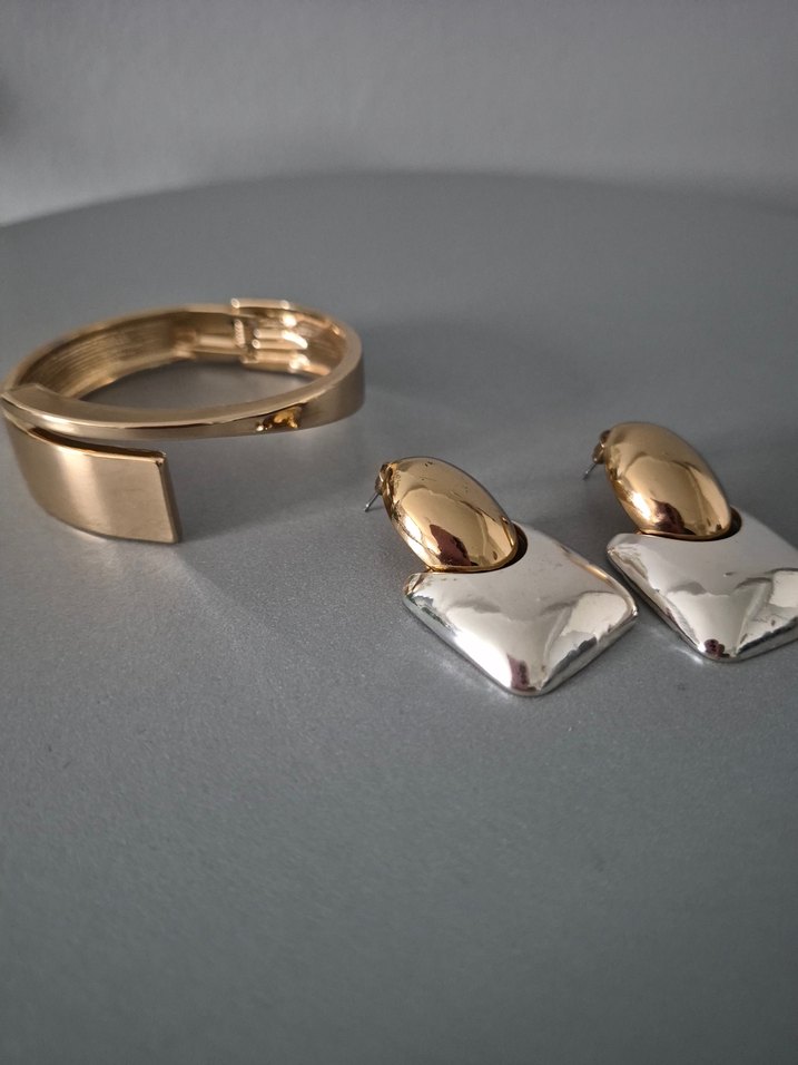 Parisian Tarz Altın Renk Mini Tokalı Küpe ve bileklik - Görsel 4