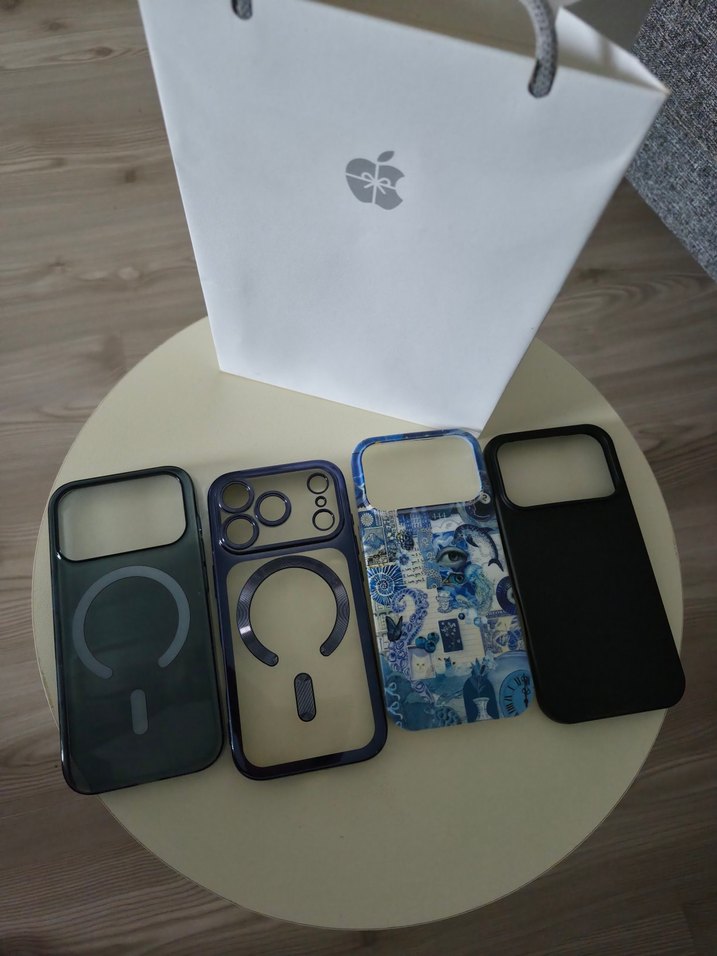 Parlak Mavi ve Siyah Telefon Kılıfları - Görsel 2