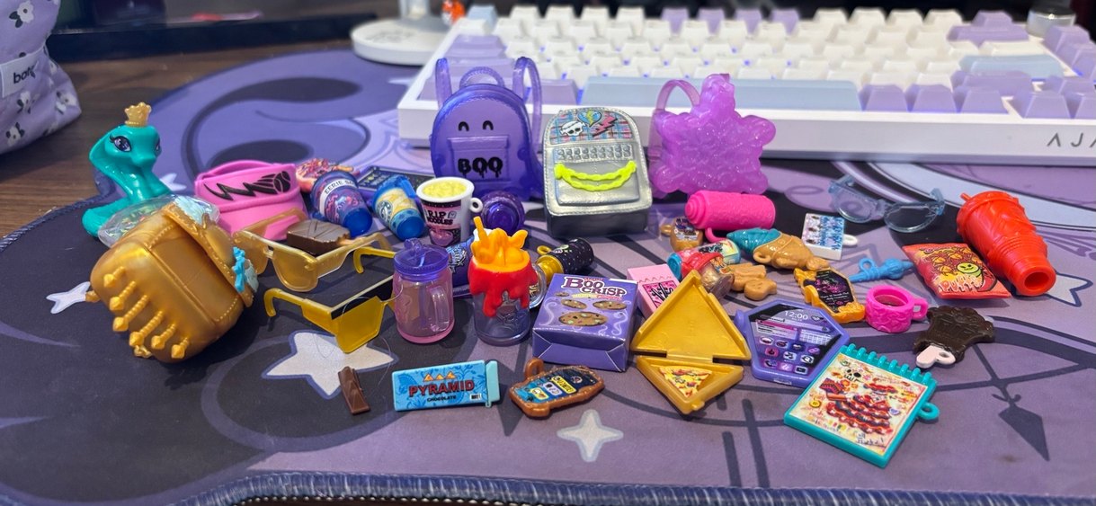 Çeşitli Renkli Oyuncak ve Mini Aksesuar Seti - MONSTER HIGH - Görsel 2