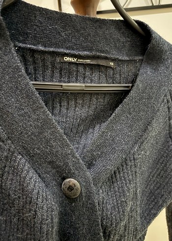 Gri Düğmeli Kadın Hırka - Görsel 2