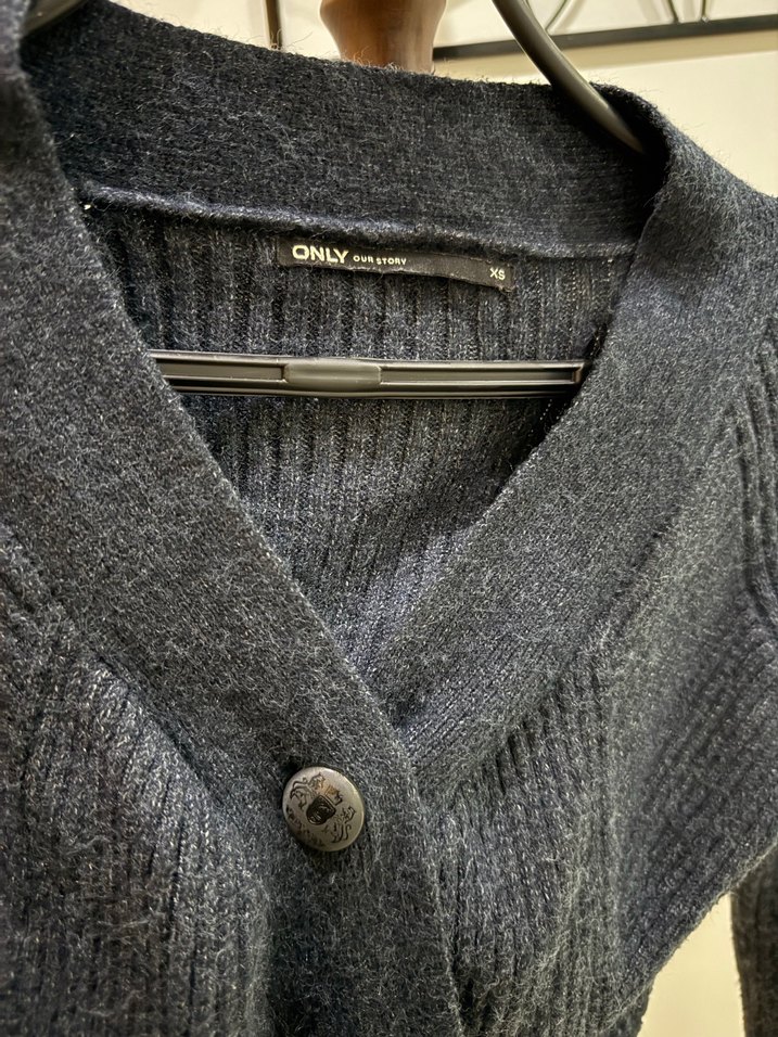 Gri Düğmeli Kadın Hırka - Görsel 2