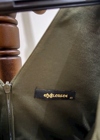 V Yaka Kolsuz Haki Midi Elbise - Görsel 4