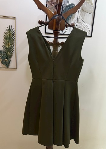 V Yaka Kolsuz Haki Midi Elbise - Görsel 3