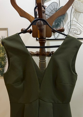 V Yaka Kolsuz Haki Midi Elbise - Görsel 2