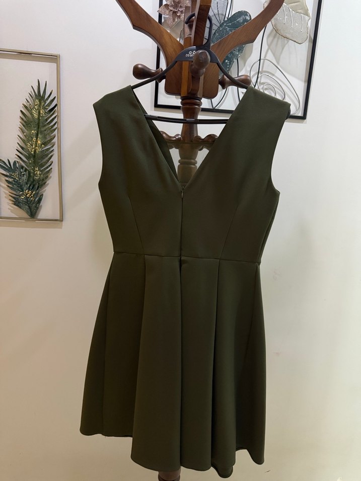 V Yaka Kolsuz Haki Midi Elbise - Görsel 3