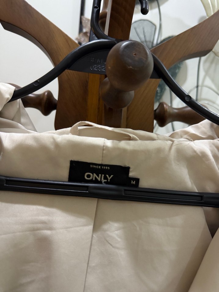 Bej Kadın Yumuşak Kürk Detaylı Ceket - Görsel 2