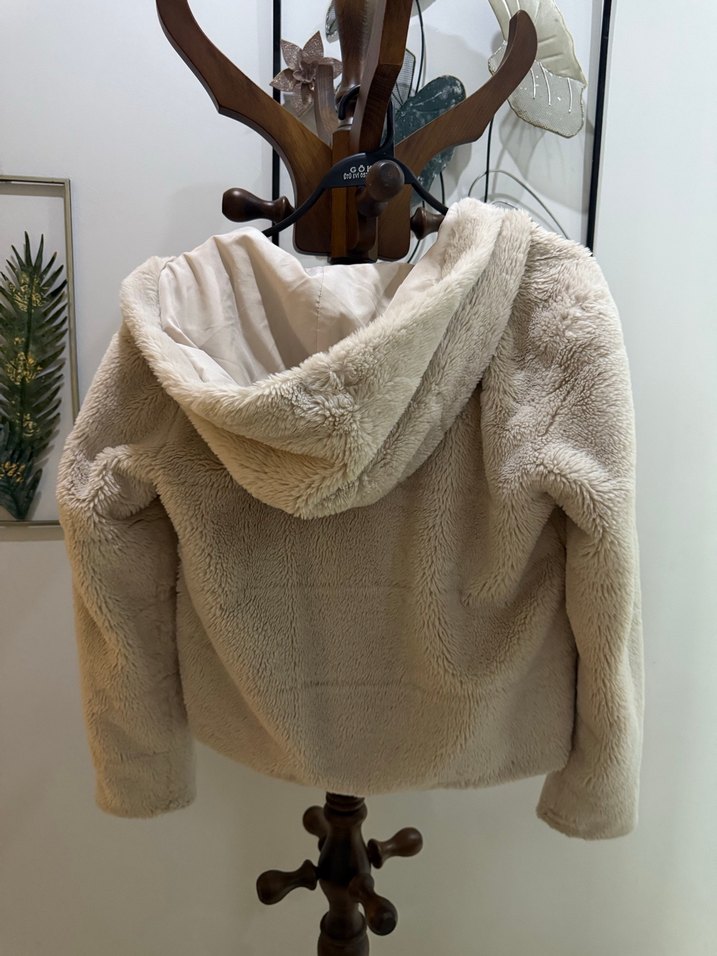 Bej Kadın Yumuşak Kürk Detaylı Ceket - Görsel 3