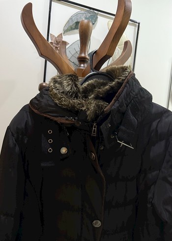 Siyah Kürklü Kadın Kışlık Mont - Görsel 2