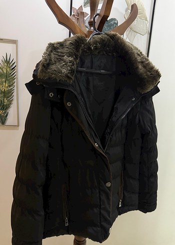 Siyah Kürklü Kadın Kışlık Mont - Görsel 3