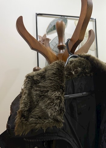 Siyah Kürklü Kadın Kışlık Mont - Görsel 4