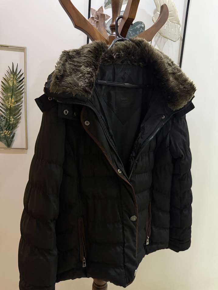 Siyah Kürklü Kadın Kışlık Mont - Görsel 3