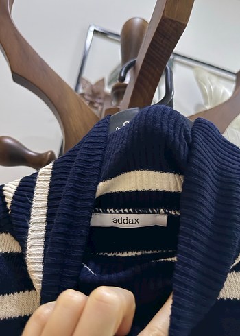 Lacivert Beyaz Çizgili Boğazlı Triko Kazak - Görsel 3