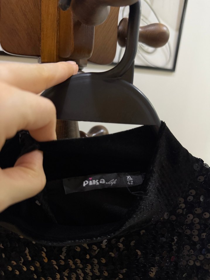 Boncuk İşlemeli Siyah Uzun Kollu Elbise - Görsel 3