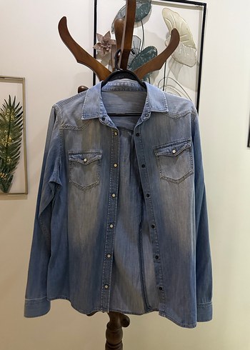 Düğmeli Mavi Batik Desenli Denim Kadın Gömlek - Görsel 3