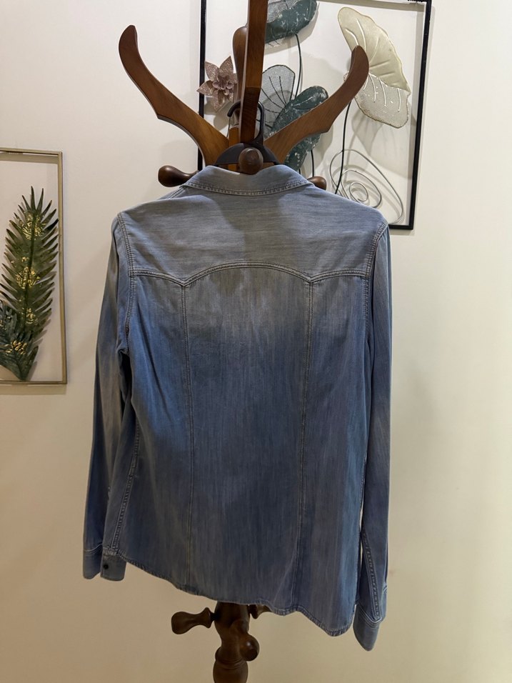 Düğmeli Mavi Batik Desenli Denim Kadın Gömlek - Görsel 4