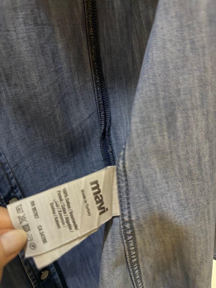 Düğmeli Mavi Batik Desenli Denim Kadın Gömlek - Görsel 2