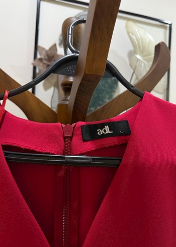 Kırmızı V Yakalı Midi Kadın Abiye Elbise - Görsel 2