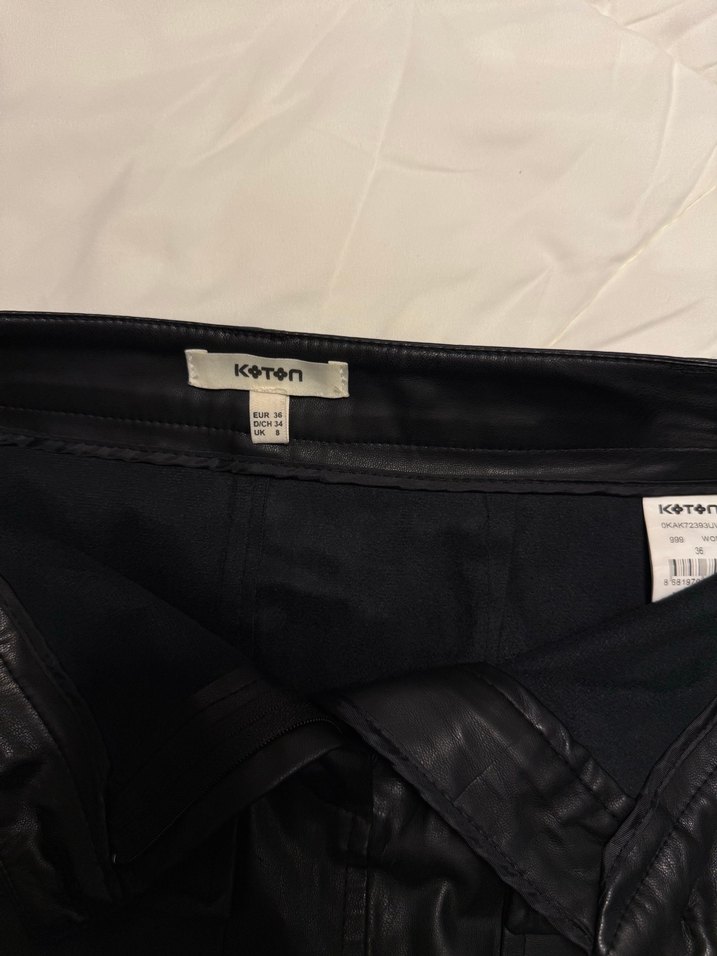 Kemer Detaylı Siyah Deri Mini Etek - Görsel 3