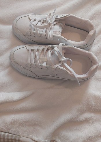 Beyaz Minimalist PUMA Kadın Spor Ayakkabı
