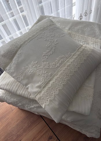 İşlemeli Beyaz Parlak Yatak Örtüsü Takımı - Görsel 6