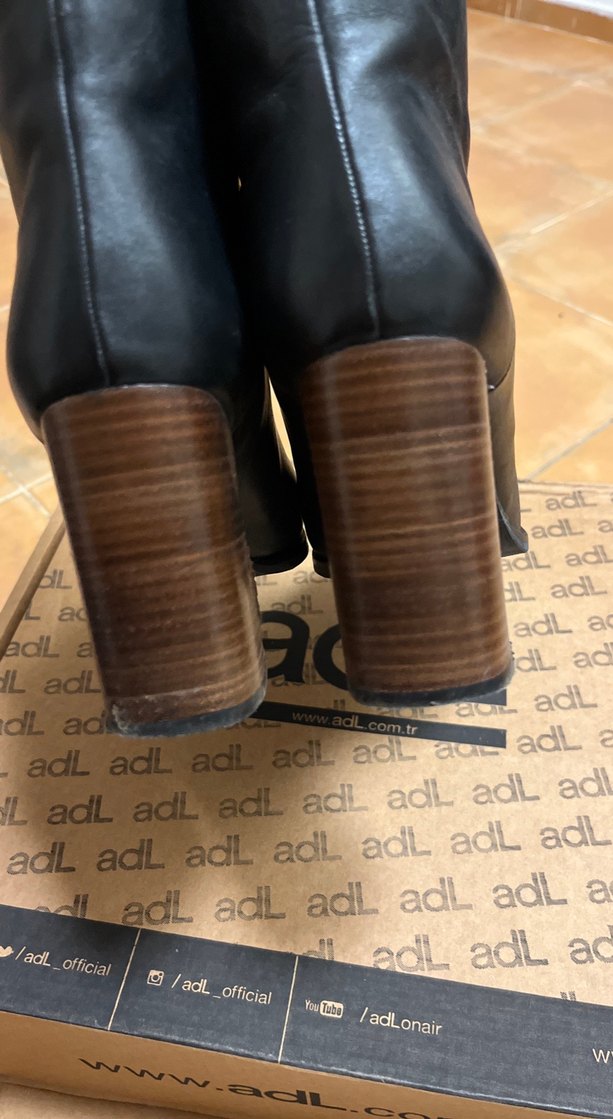 Siyah Deri Tokalı Kadın Topuklu Bot - Görsel 3