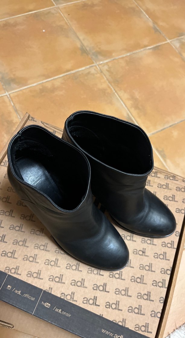 Siyah Deri Tokalı Kadın Topuklu Bot - Görsel 4