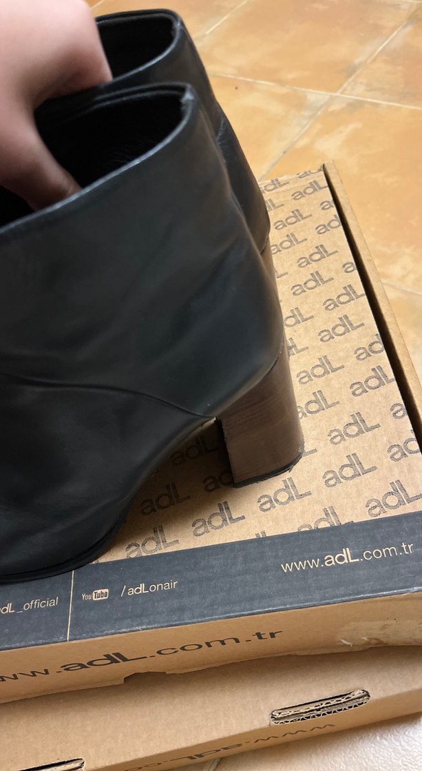 Siyah Deri Tokalı Kadın Topuklu Bot - Görsel 2
