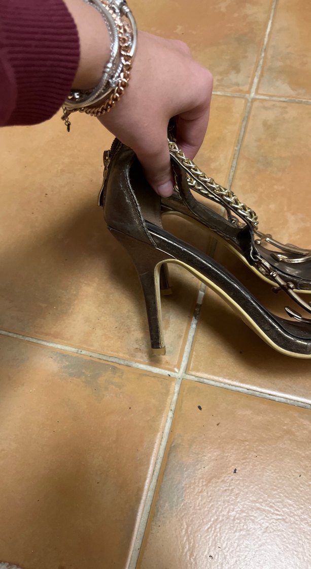 Zincir Detaylı Altın Stiletto Topuklu Ayakkabı - Görsel 2