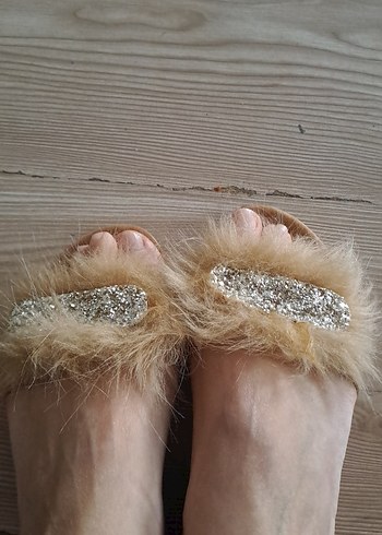 Bej Kürklü Parlak Bohem Stiletto Terlik
