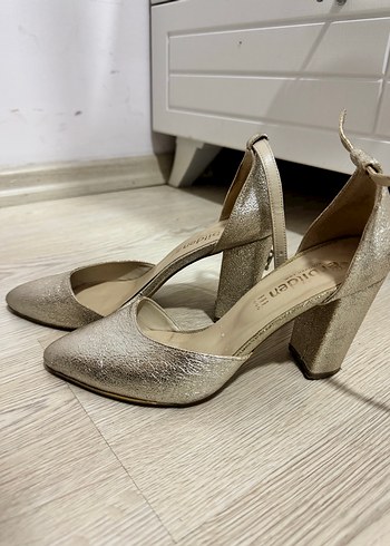Diğer Beyaz Parlak Yılan Desenli Süet Stiletto