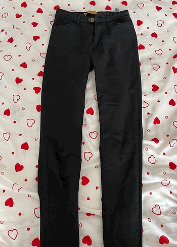 Siyah Kemerli Dar Kesim Denim Pantolon - Görsel 4