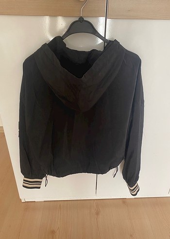 Bershka Siyah Kapüşonlu Fermuarlı Kadın Ceket
