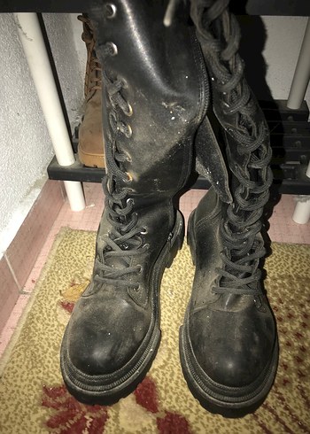 Siyah Deri Tokalı Stiletto Topuklu Botlar