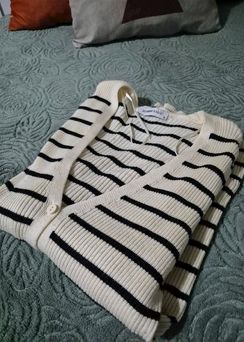 Siyah Çizgili V Yakalı Kadın Triko - Görsel 3