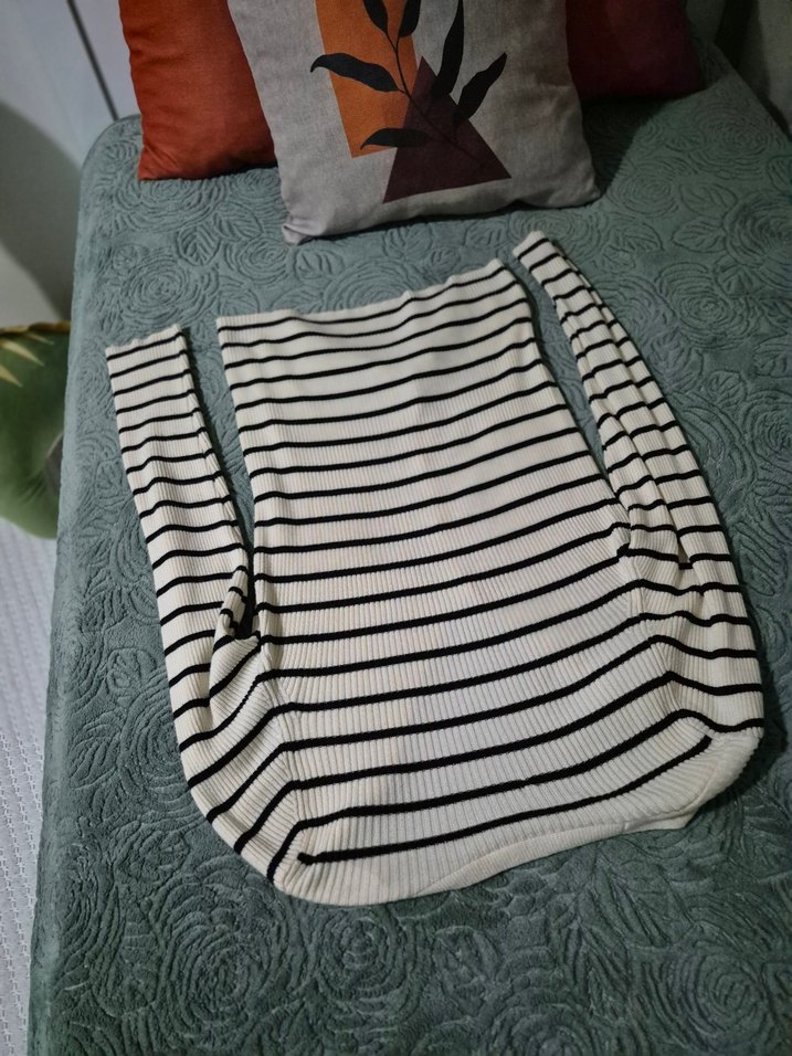 Siyah Çizgili V Yakalı Kadın Triko - Görsel 2