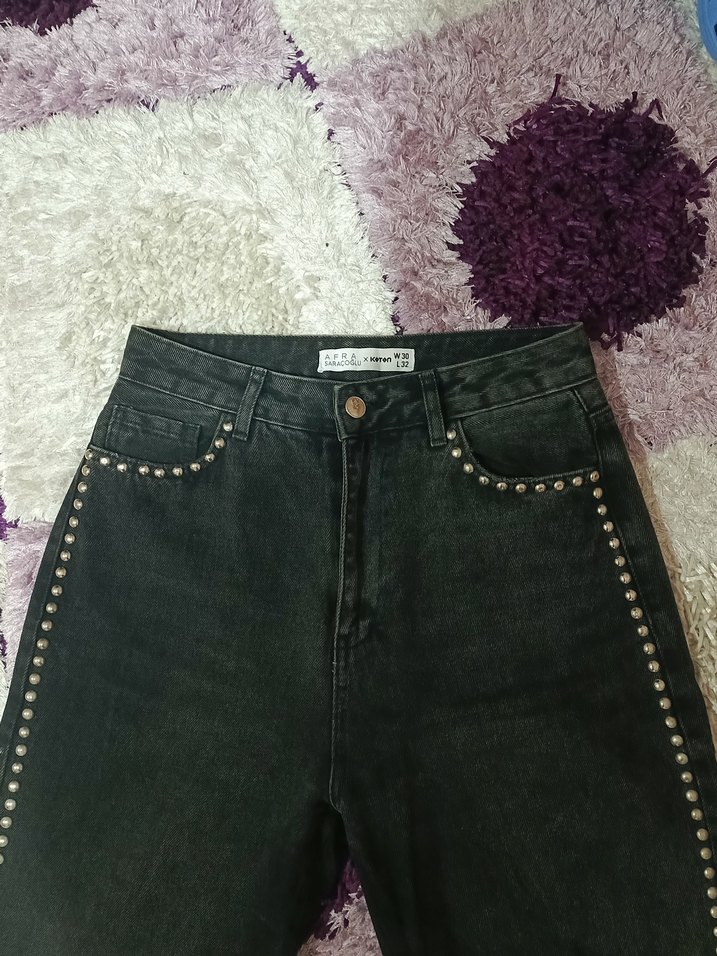 Pul İşlemeli Siyah Denim Kadın Pantolon - Görsel 2