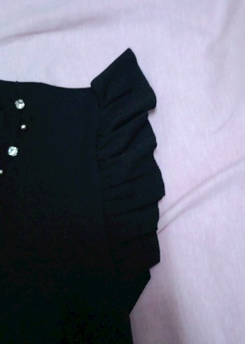 Siyah Fırfırlı Kısa Kollu Tişört - Görsel 3