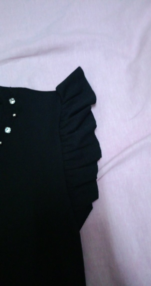 Siyah Fırfırlı Kısa Kollu Tişört - Görsel 3