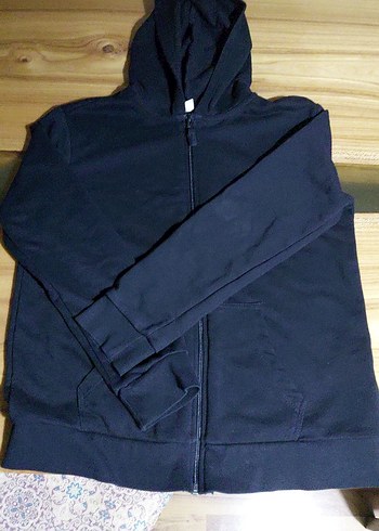 Siyah kapşonlu fermuarlı sweatshirt