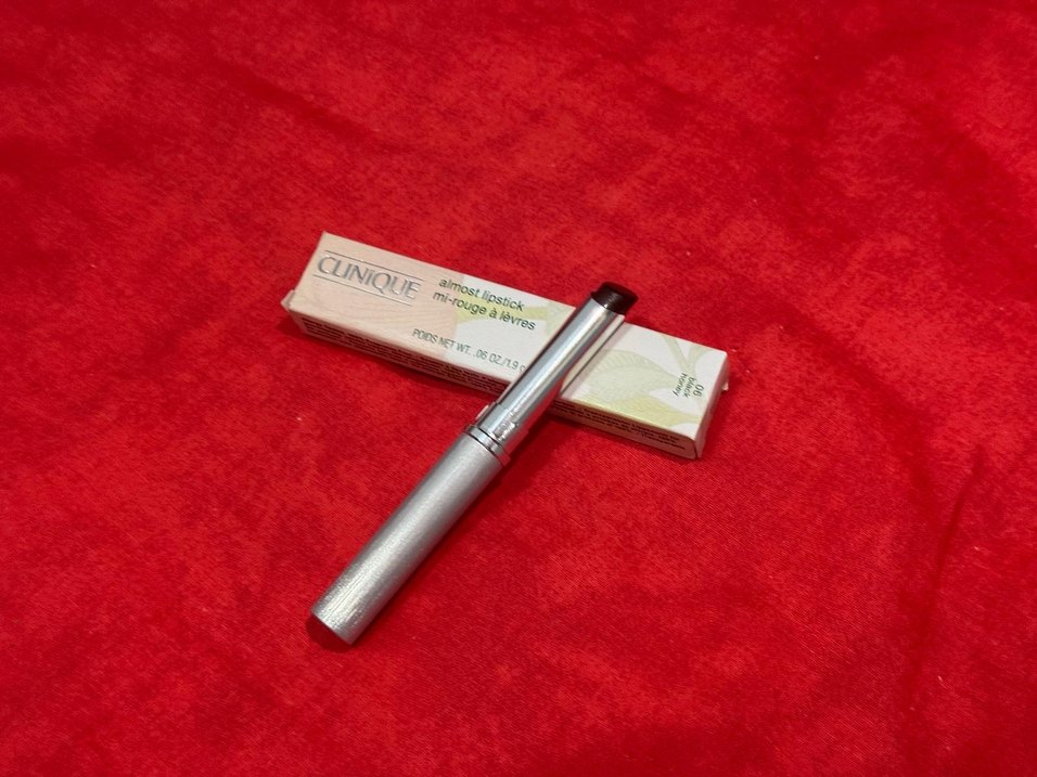 Clinique Almost Lipstick Bordo Ruj - Görsel 2