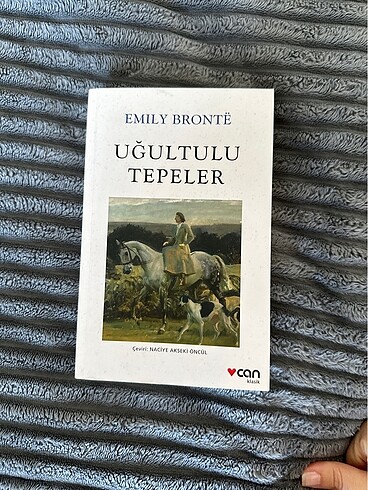 Uğultulu Tepeler roman