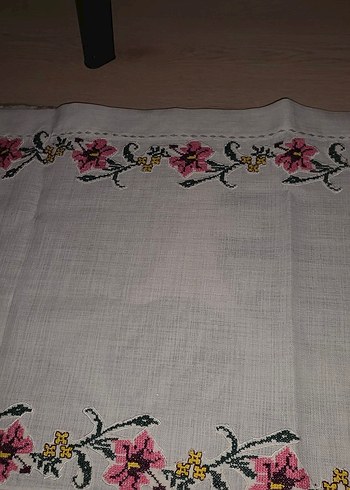 El İşlemeli Çiçek Desenli Masa Örtüsü - Görsel 3