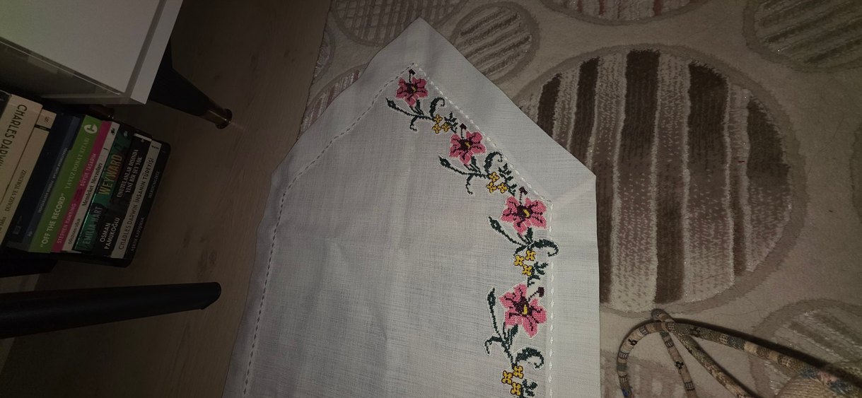 El İşlemeli Çiçek Desenli Masa Örtüsü - Görsel 2