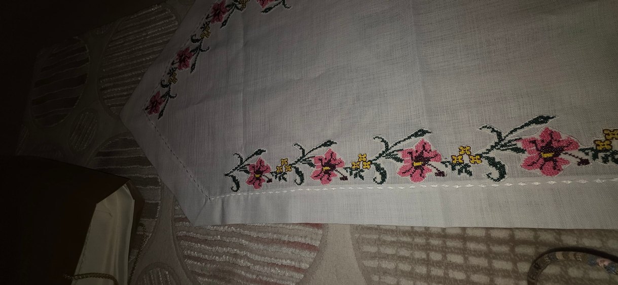 El İşlemeli Çiçek Desenli Masa Örtüsü - Görsel 4