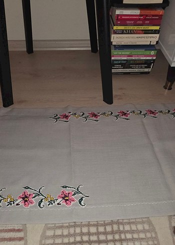 Nakışlı Beyaz Gri Masa Örtüsü - Görsel 5