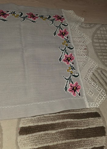 Nakışlı Beyaz Gri Masa Örtüsü - Görsel 4